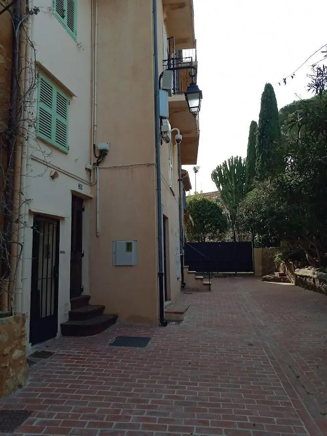 Cadre De Reve Mais Vous Faites Le Menage- Very Good Prices But You Have To Clea-N Th-E Flat Cannes Apartment