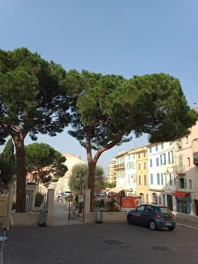 Cadre De Reve Mais Vous Faites Le Menage- Very Good Prices But You Have To Clea-N Th-E Flat Cannes